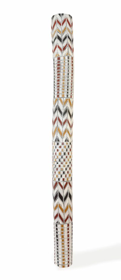 <br>Meŋa Munuŋgurr</br><strong>Djapu ga Dhudi-Djapu</strong><br>234 x 19cm</br><br>ID: 8335-24</br>