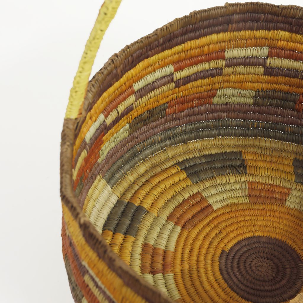 <br>Banyuwurru Munyarryun</br><strong>Bathi </strong><br>48.5 x 39.5cm</br><br>ID: 2553-24</br> - Image 2