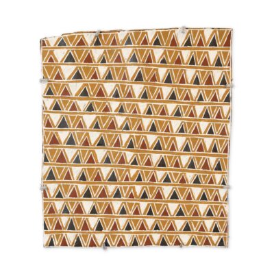 <br>Bulthirrirri Wunuŋmurra</br><strong>Waŋupini </strong><br>37.5 x 32cm</br><br>ID: 1157-26</br>